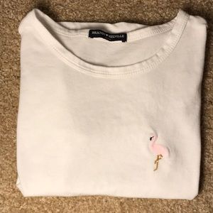 White short sleeve mid-length shirt w/ flamingo